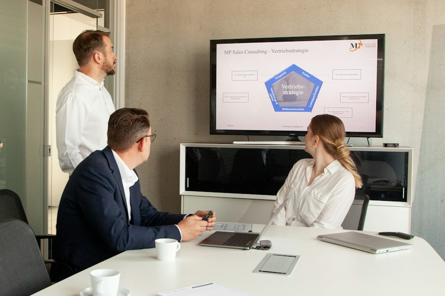 Photo Digital roadmap executives
